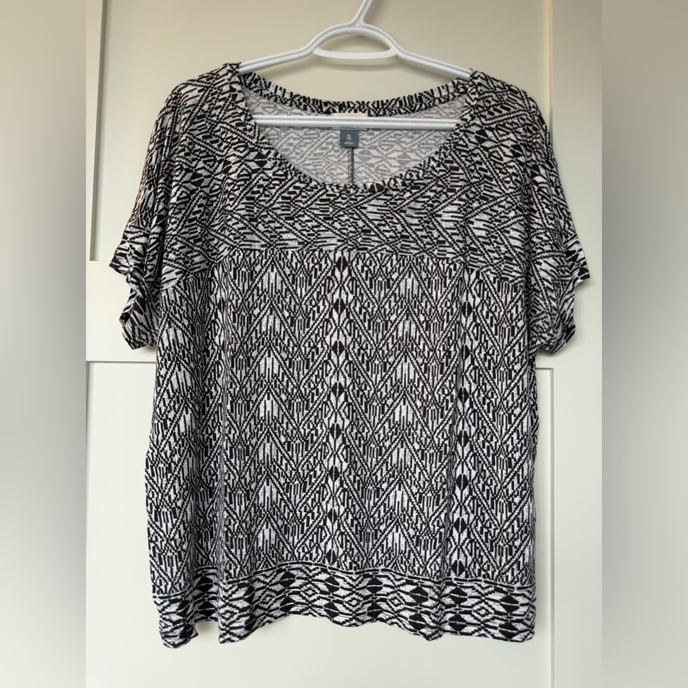 Black and White Patterned Women's Top